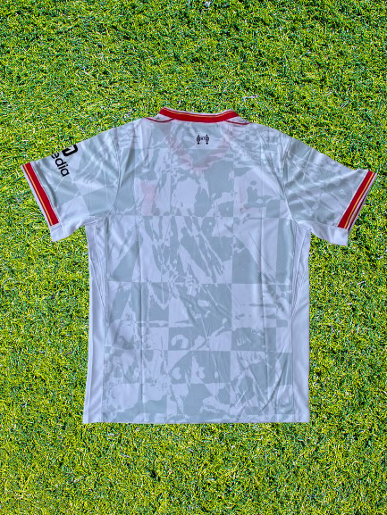 Liverpool Jersey-Άμεσα διαθέσιμη