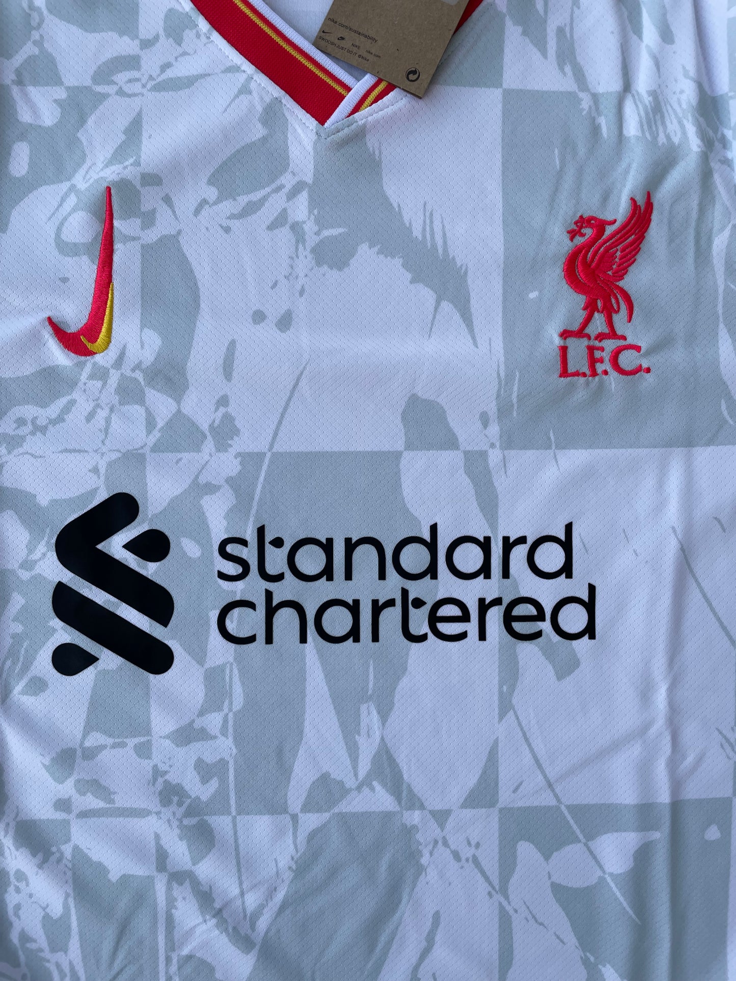 Liverpool Jersey-Άμεσα διαθέσιμη